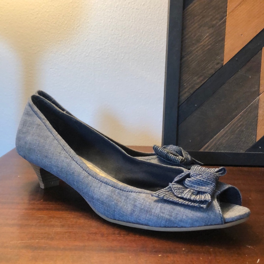 Payless faux denim open toe kitten heel shoes size 11